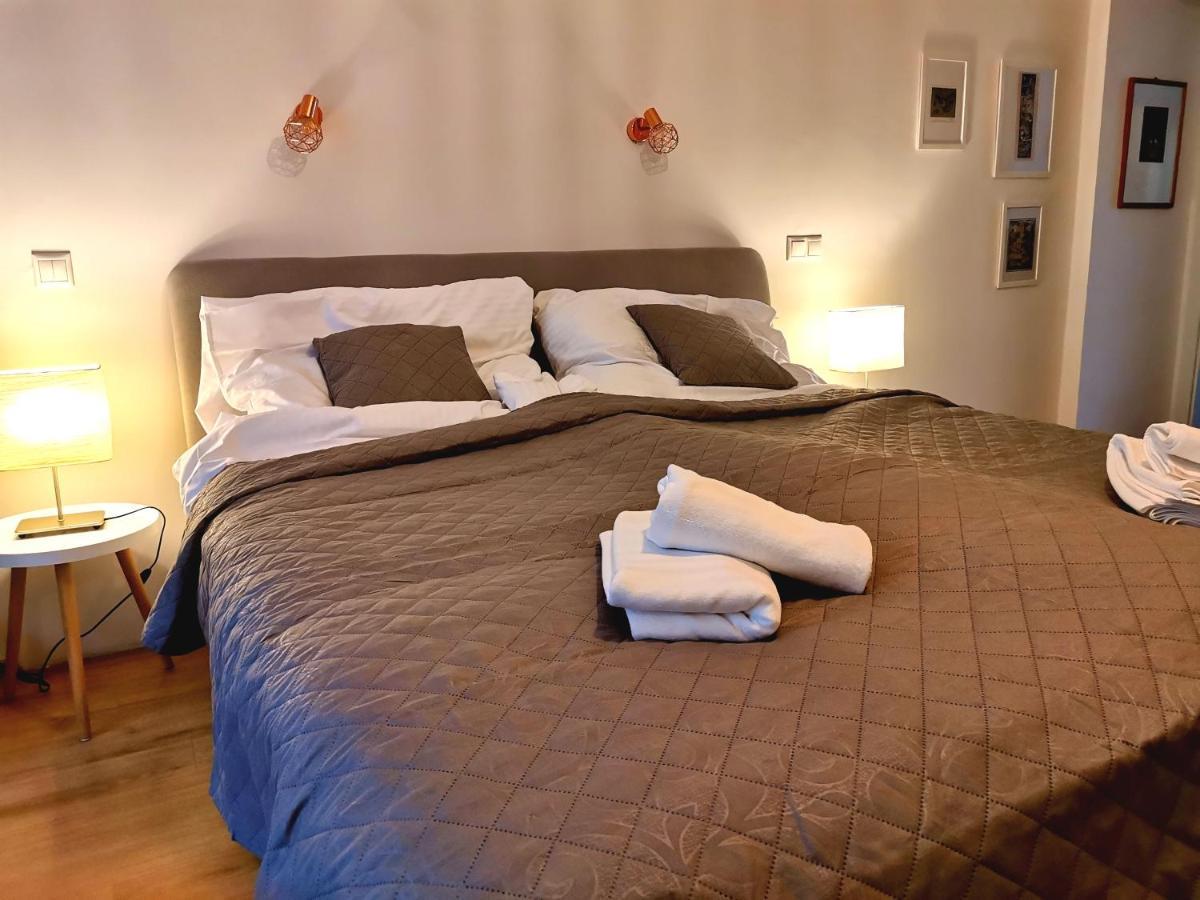 Cozyhome The Castle Apartment - Spacious, Quiet, High Ceiling Bratislava Extérieur photo