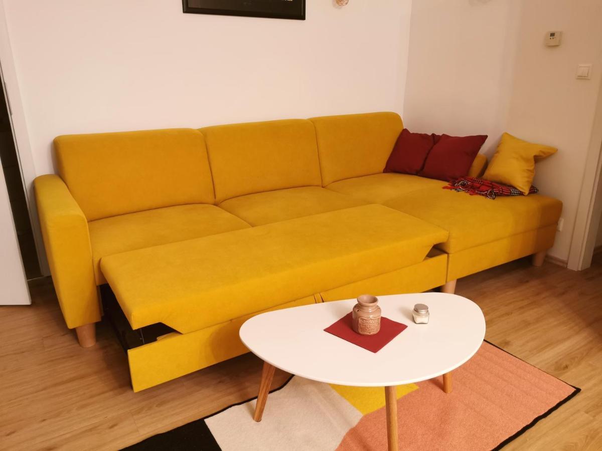 Cozyhome The Castle Apartment - Spacious, Quiet, High Ceiling Bratislava Extérieur photo