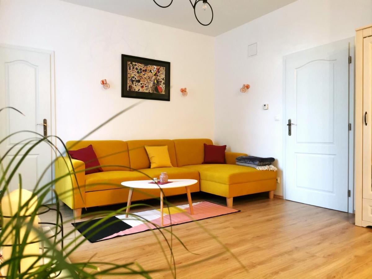 Cozyhome The Castle Apartment - Spacious, Quiet, High Ceiling Bratislava Extérieur photo