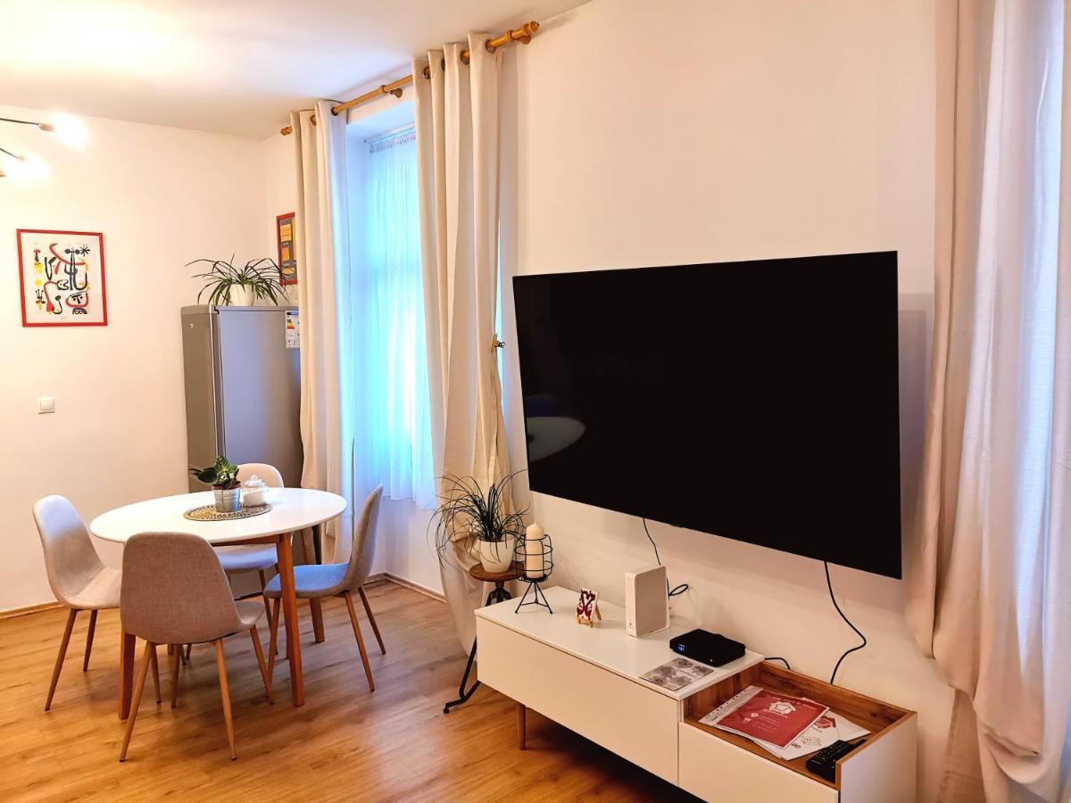 Cozyhome The Castle Apartment - Spacious, Quiet, High Ceiling Bratislava Extérieur photo