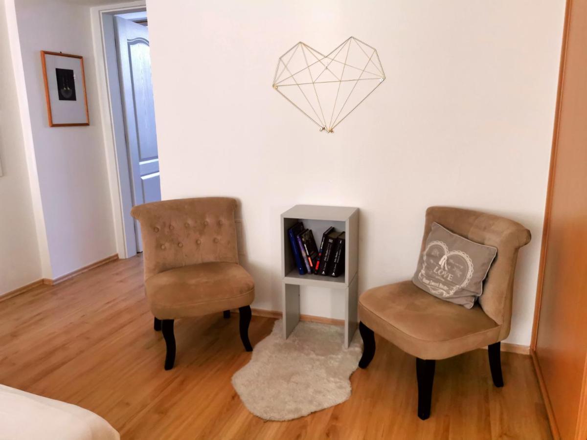 Cozyhome The Castle Apartment - Spacious, Quiet, High Ceiling Bratislava Extérieur photo