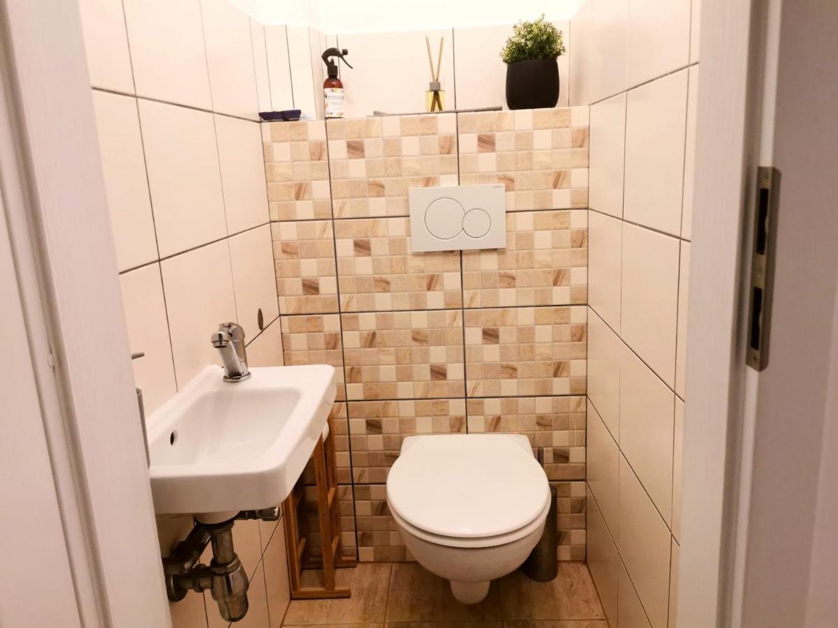 Cozyhome The Castle Apartment - Spacious, Quiet, High Ceiling Bratislava Extérieur photo