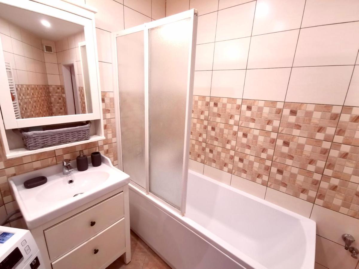 Cozyhome The Castle Apartment - Spacious, Quiet, High Ceiling Bratislava Extérieur photo