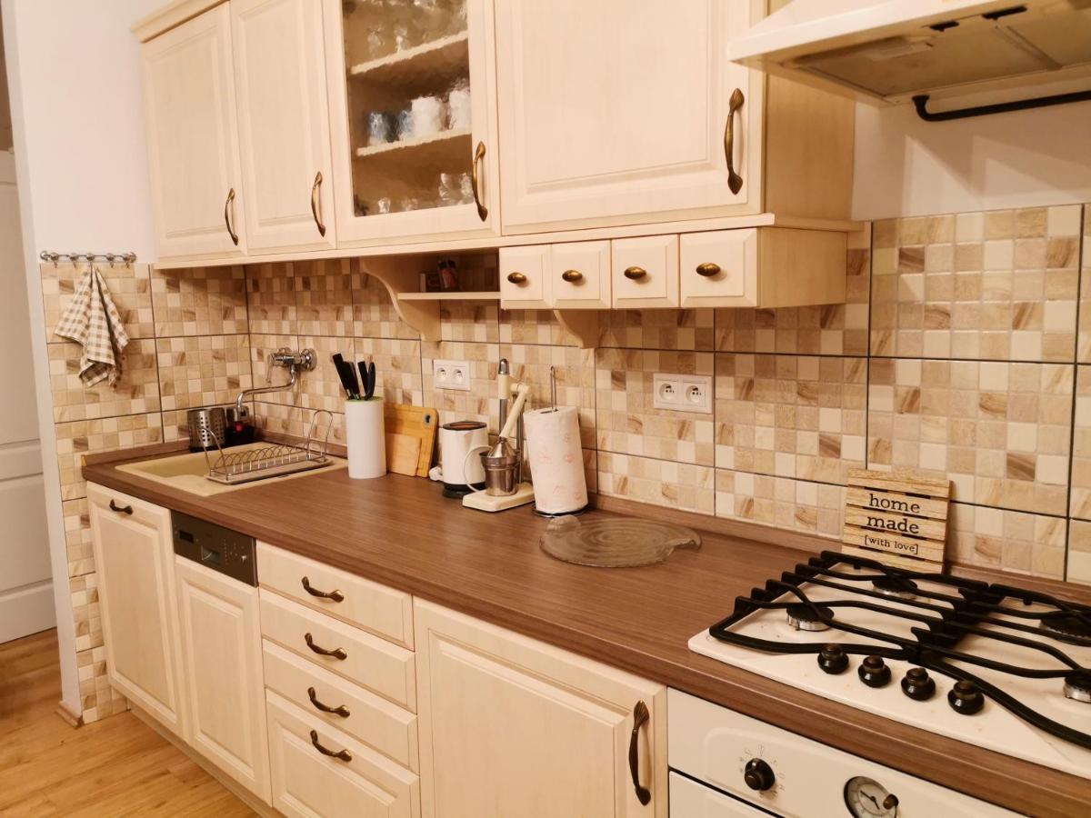 Cozyhome The Castle Apartment - Spacious, Quiet, High Ceiling Bratislava Extérieur photo